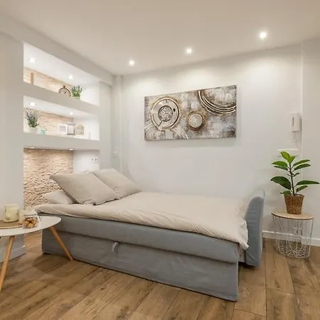 Le Comfy, Cosy Place Dans Le Vieux Avec Climatisation Apartment Nizza